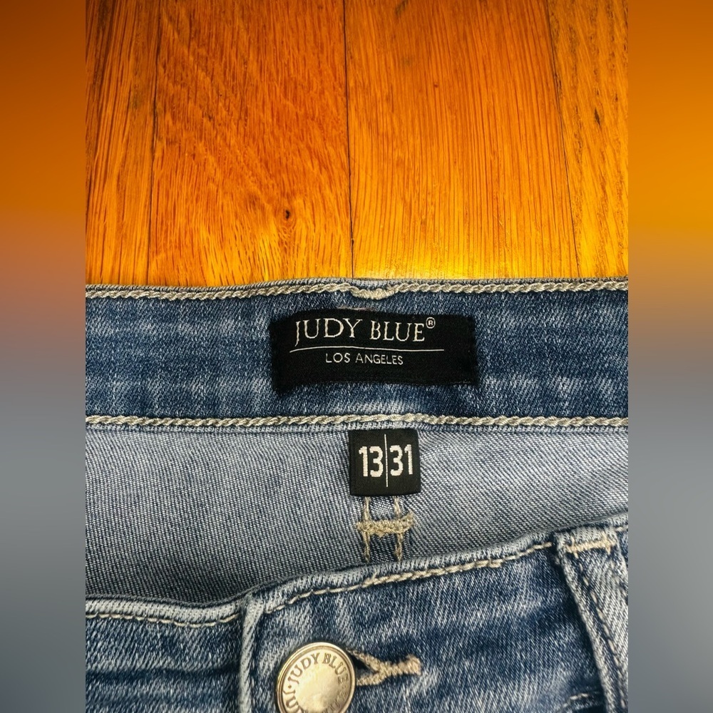 Judy Blue Distressed Jeans (Size 13/31) - Picture 2 of 15